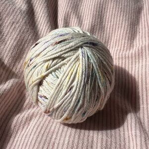 Misha & puff iris confetti yarn